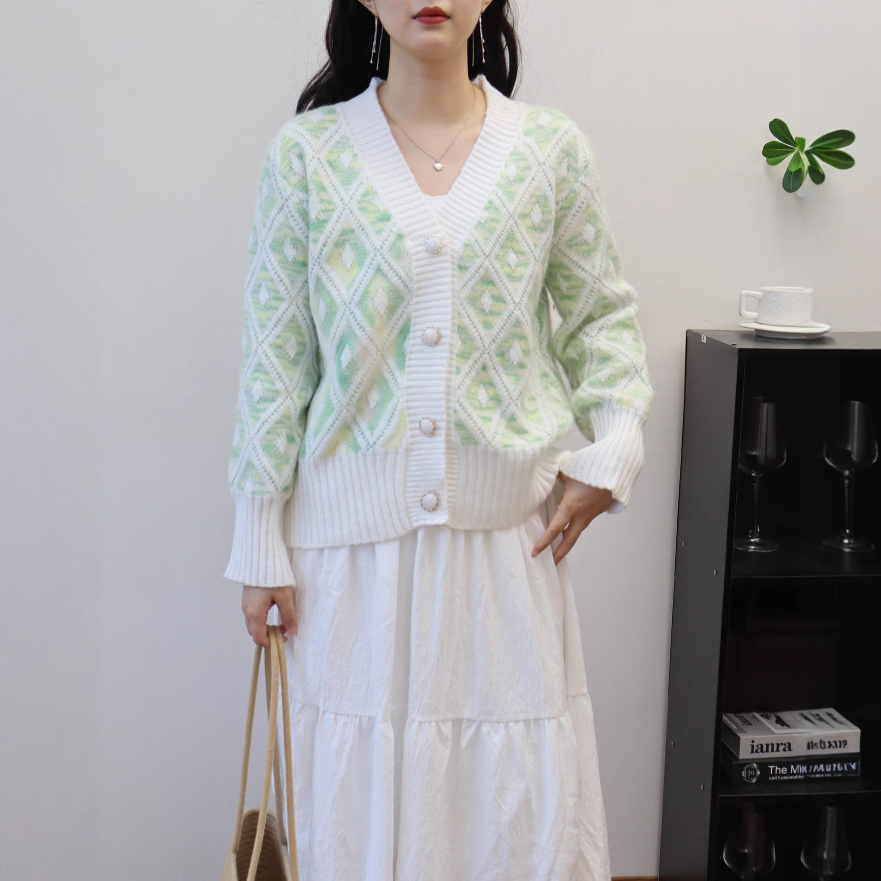 Retro Gentle Style Diamond Knit Cardigan Women Loose V-Neck Versatile Age-Reducing Sweater Jacket